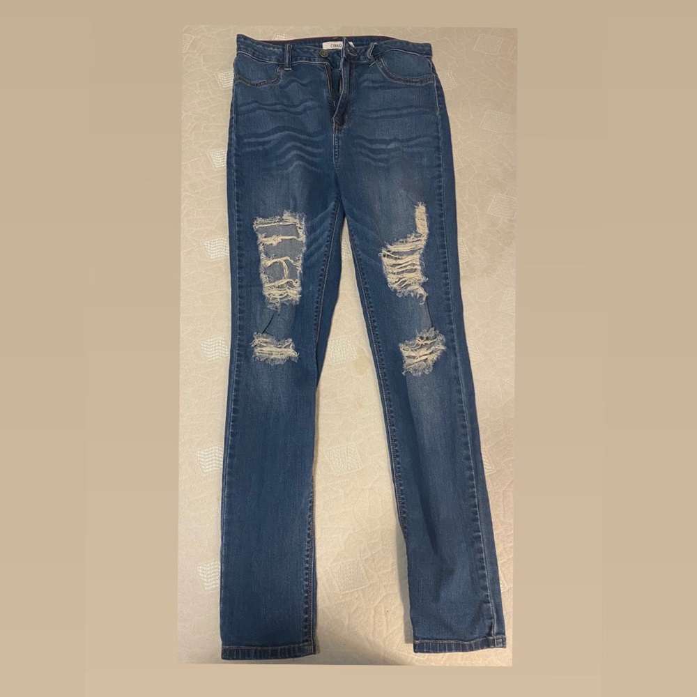 High waisted ripped jeans